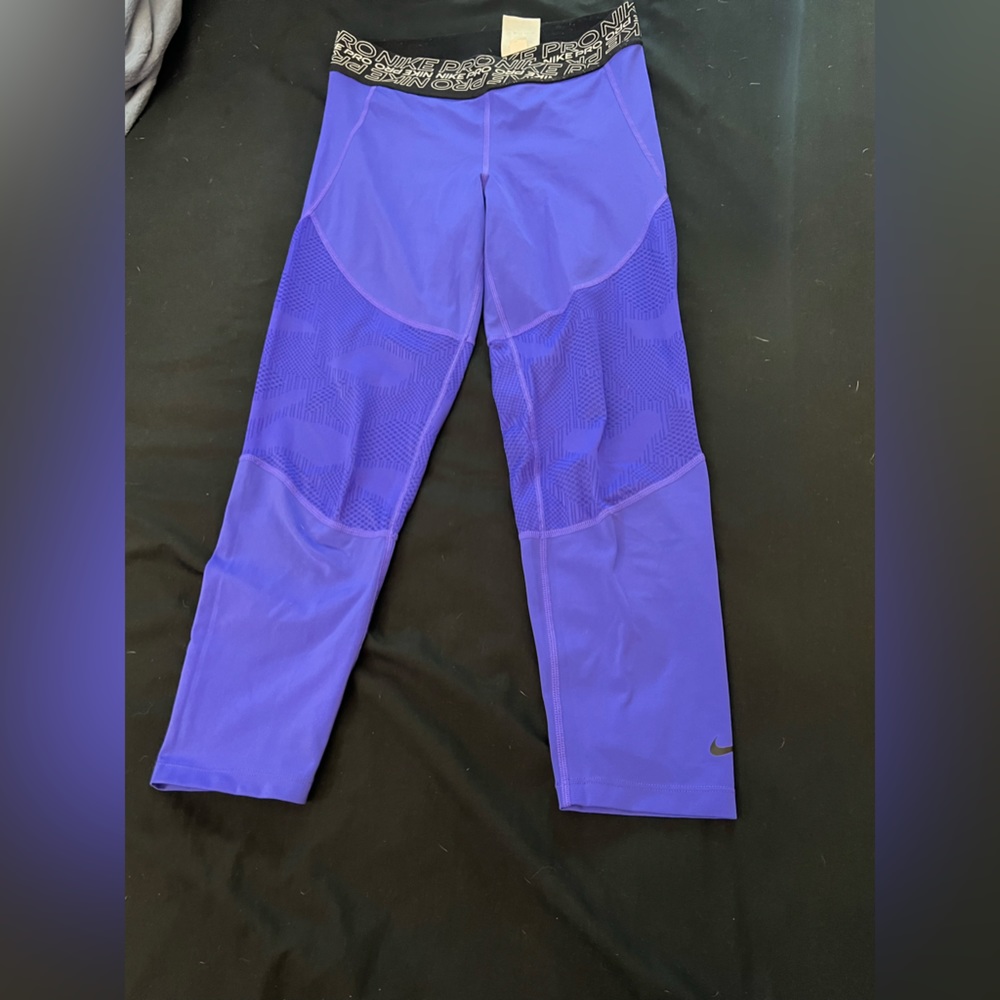 Nike Pro Dri Fit Women’s Seamless Capri Leggings